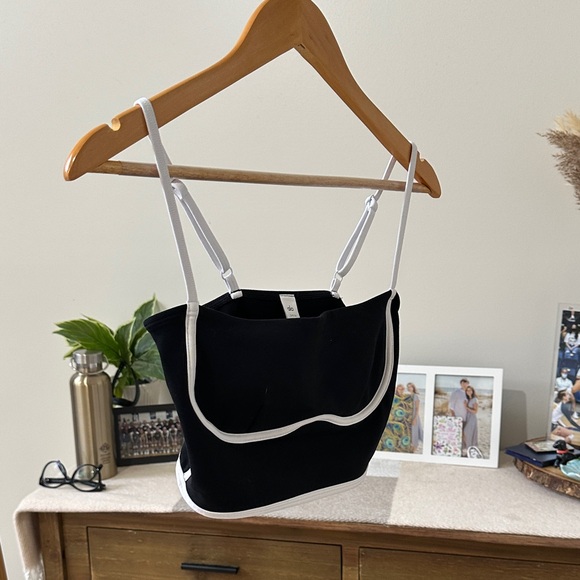 ALO Yoga Black and White Shoulder Bag - Picture 1 of 3